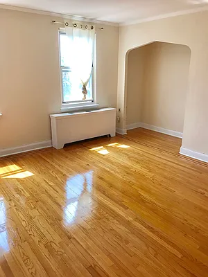 Rented by Halvatzis Realty | media 2