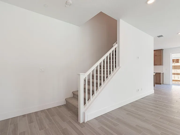 2834 E Tamarind Dr — Photo 27