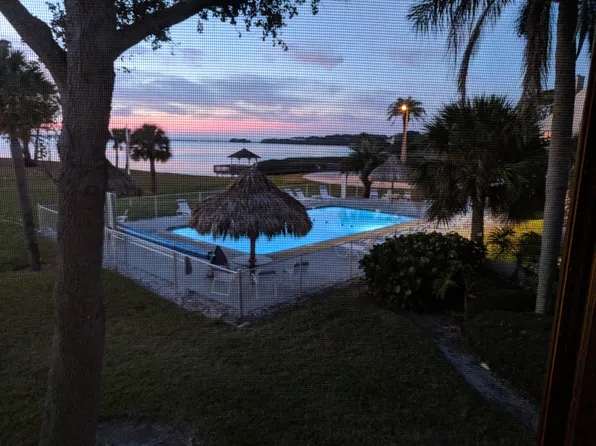 654 Windrush Bay Dr, Tarpon Springs, FL 34689