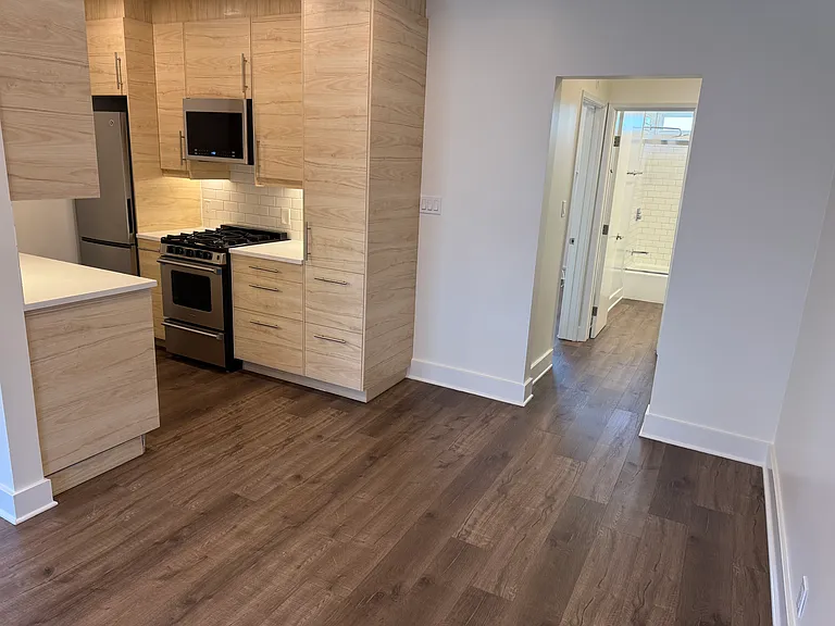 1011 Linden Ave #9 — Photo 5