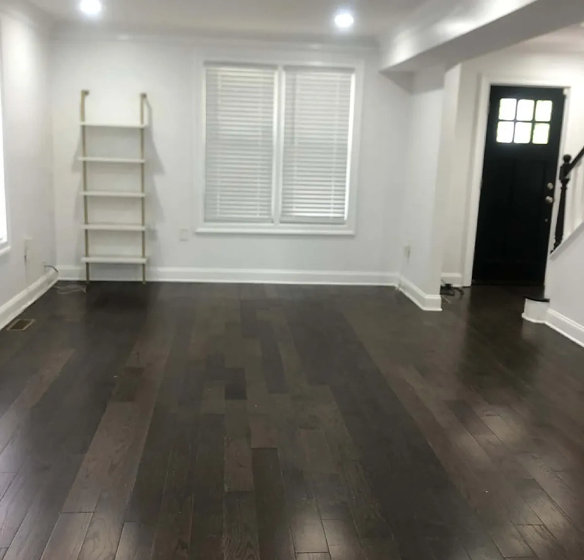 3 bed, 2.5 bath, 1284 sqft, $3,275 — Photo 2