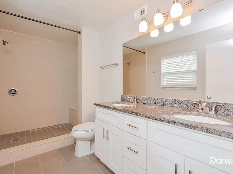 1034 Manigan Ave — Photo 9