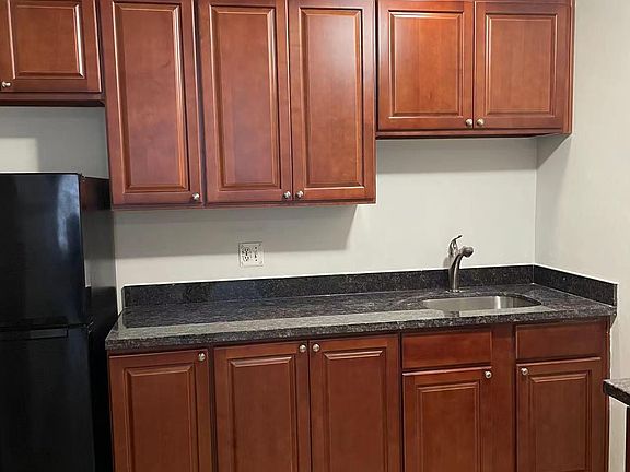 4th image of 410 8th Ave S APT 1