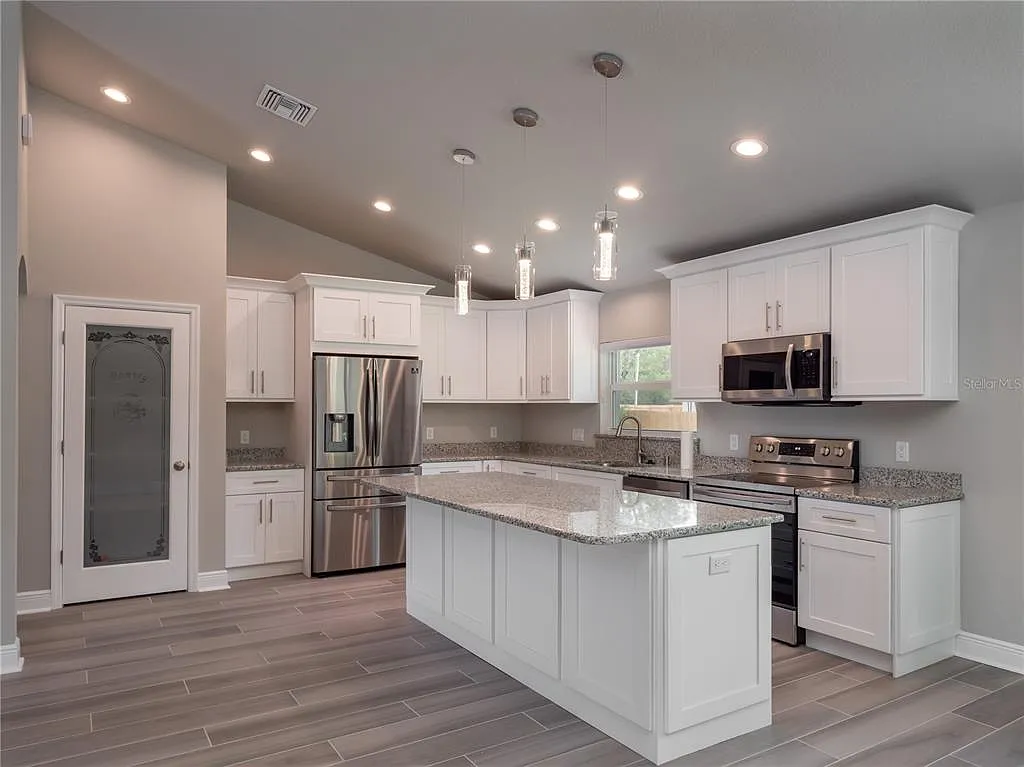 3 bed, 2.0 bath, 1754 sqft, $2,300 — Photo 3
