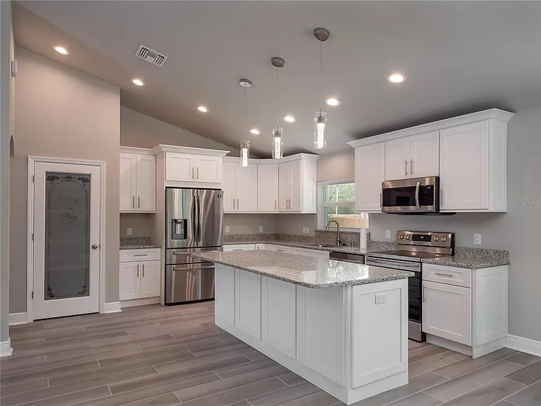 696 Marion Oaks Trl — Photo 3