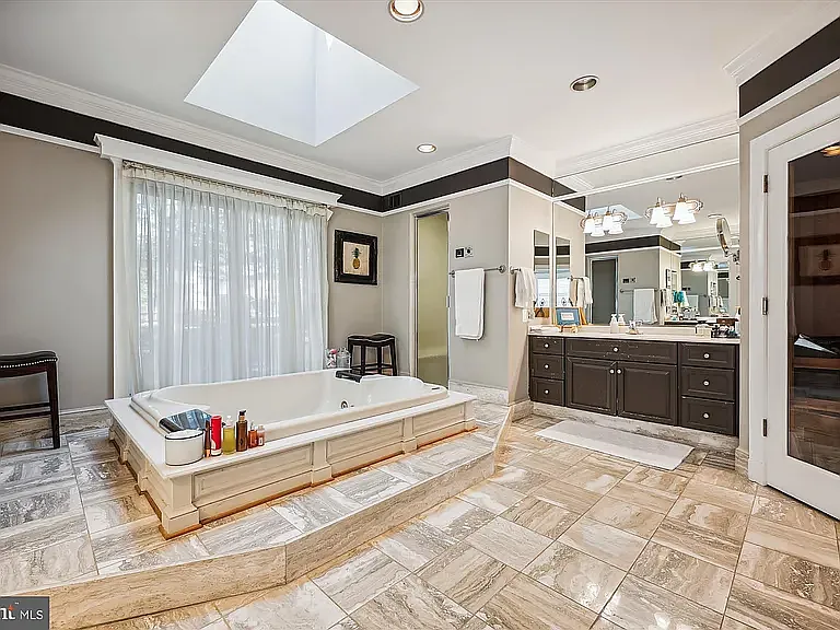 14708 Westbury Rd — Photo 84
