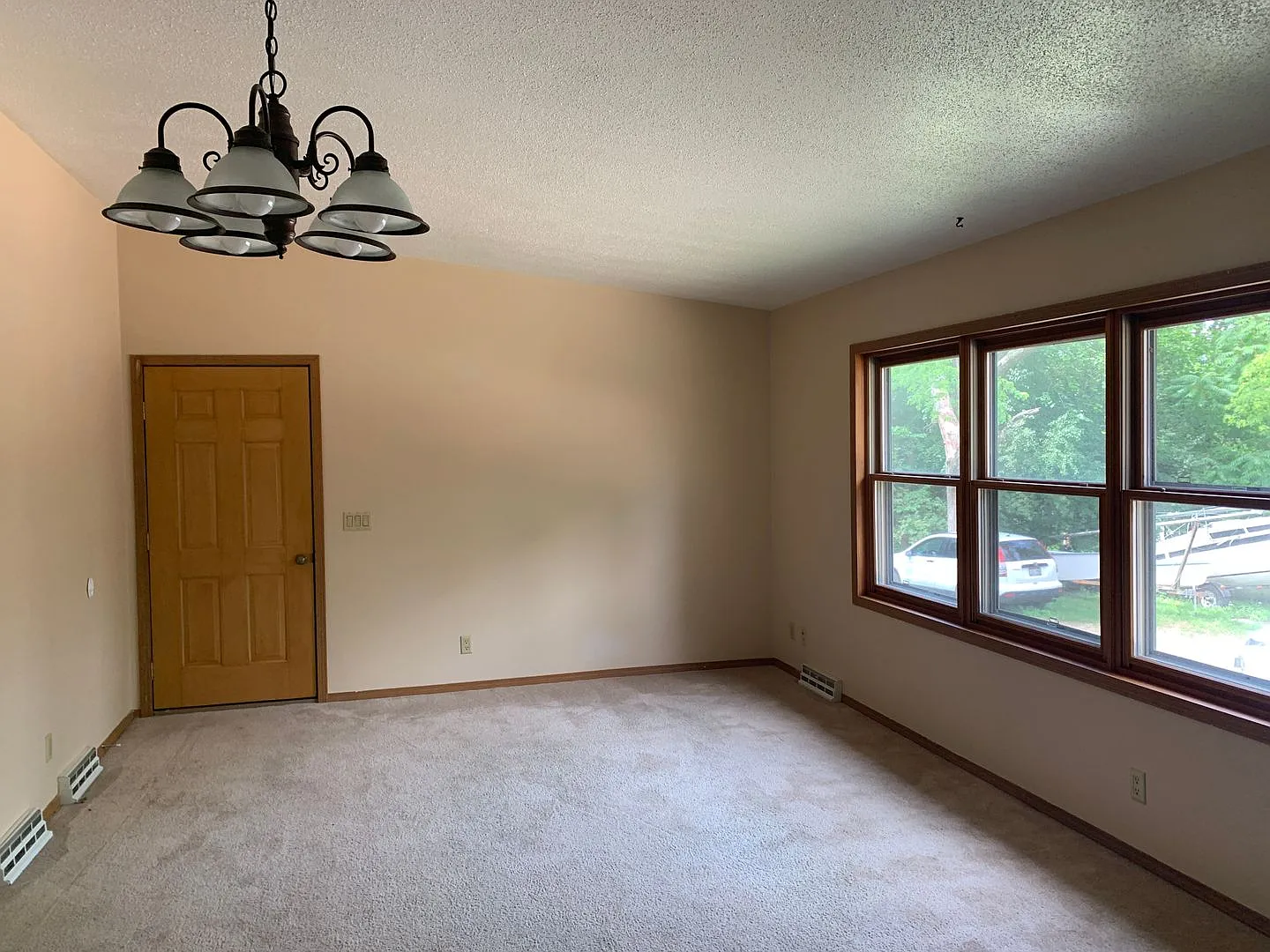 1229 - 1231 Elgin Ave. — Photo 4