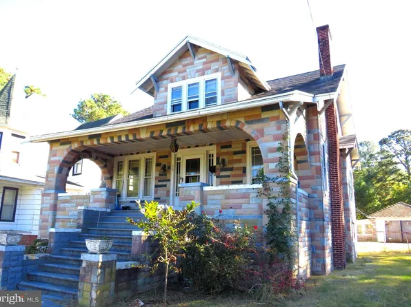 16 E Chesapeake Ave, Crisfield, MD 21817