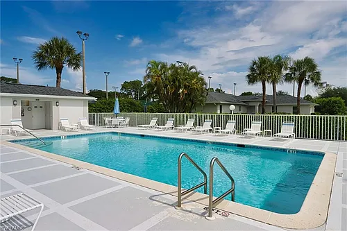 1310 Charleston Square Dr #1 Photo 1