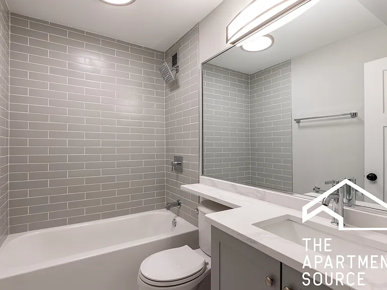 1214 N La Salle Dr #2 — Photo 10