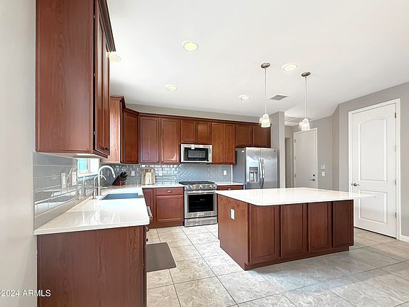 3rd image of 9438 W GEORGIA Avenue