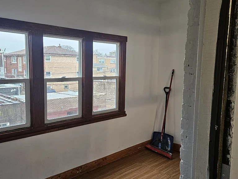 10918 S Vernon Ave — Photo 50