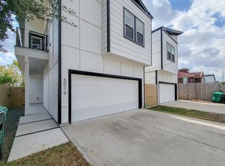 5019 Creekmont Dr, Houston, TX 77091