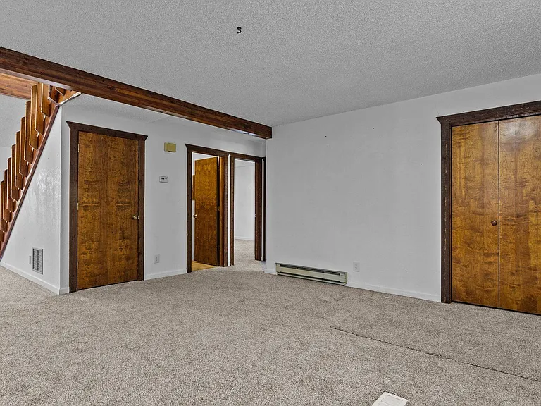 1108 Parkwood Ln — Photo 3
