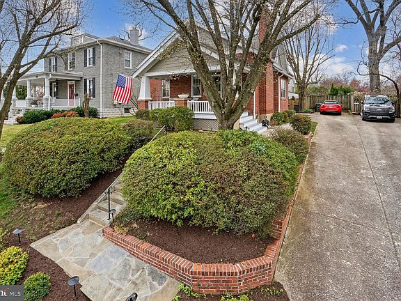 2nd image of 1706 N Taylor St