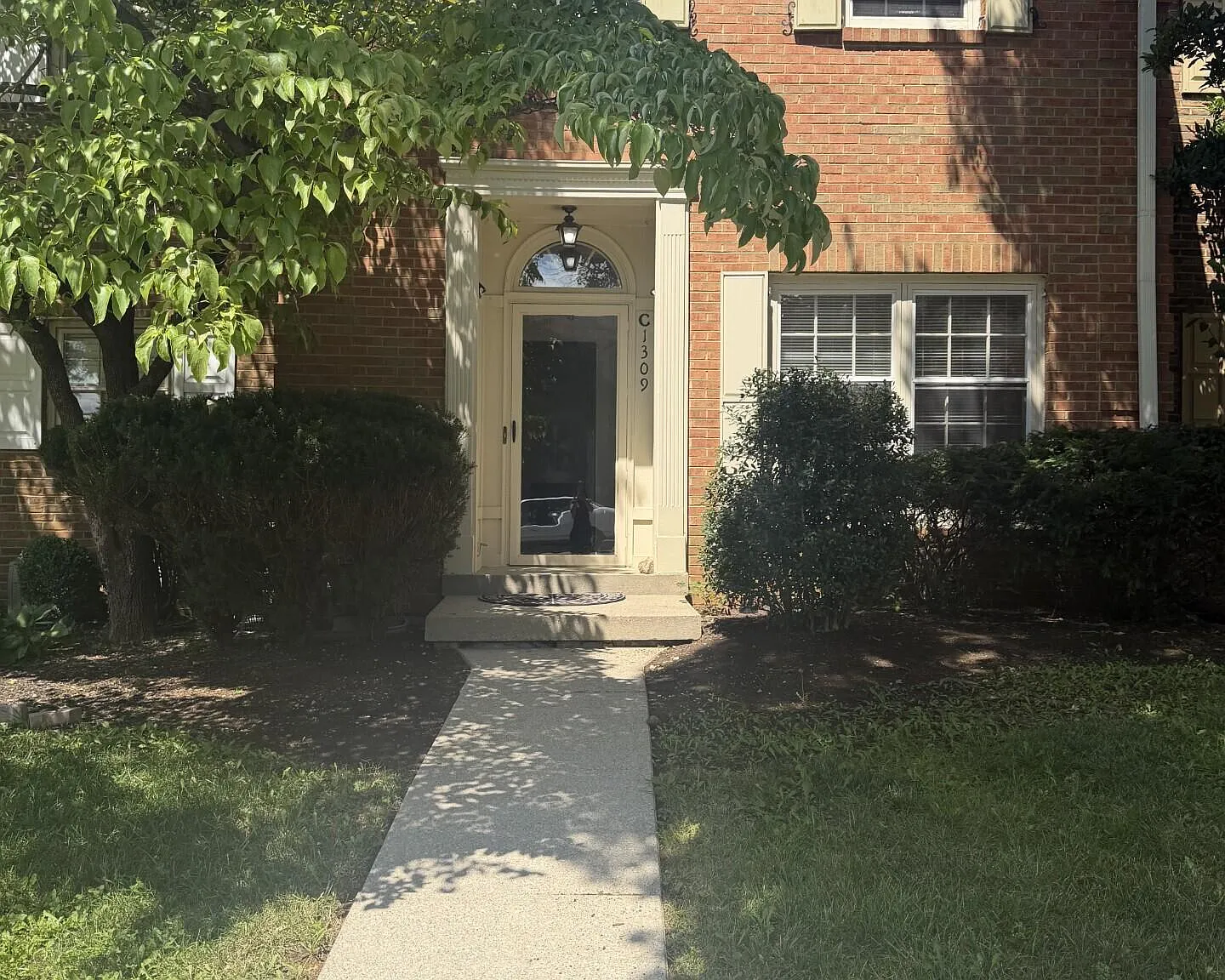 2 bed, 2.5 bath, 1374 sqft, $1,895 — Photo 2