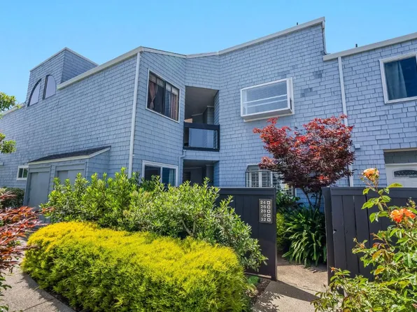 26 Cape Hatteras Ct, Redwood City, CA 94065