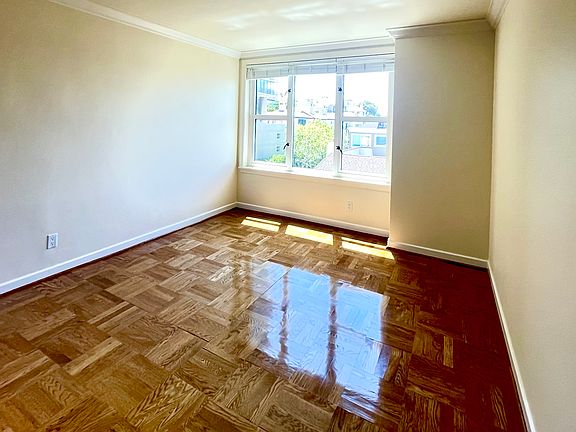 4th image of 1004 Green St