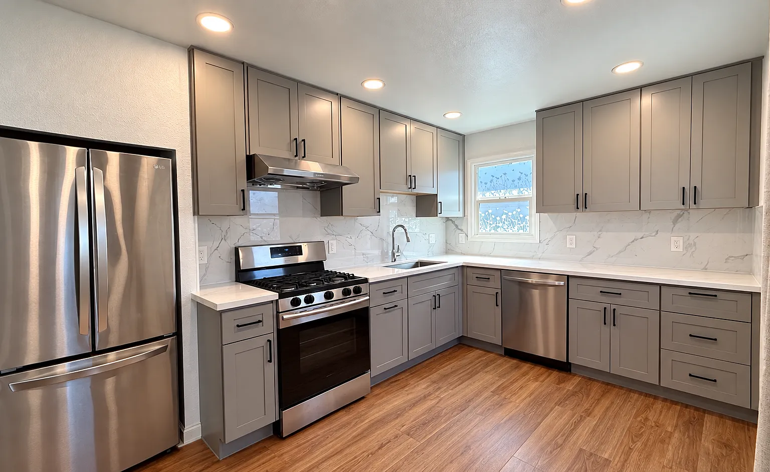3 bed, 1000 sqft, $3,200 — Photo 1