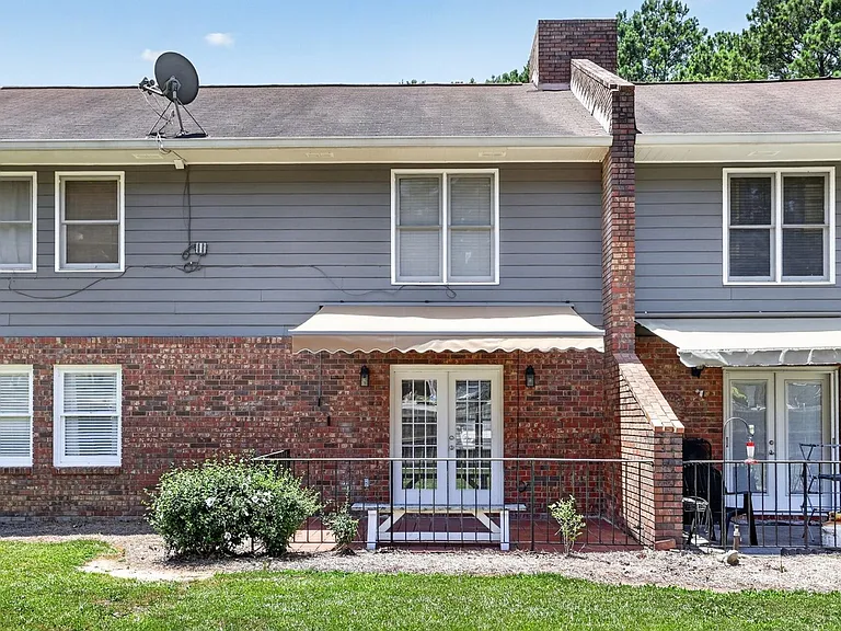 104 Montclair Dr — Photo 36