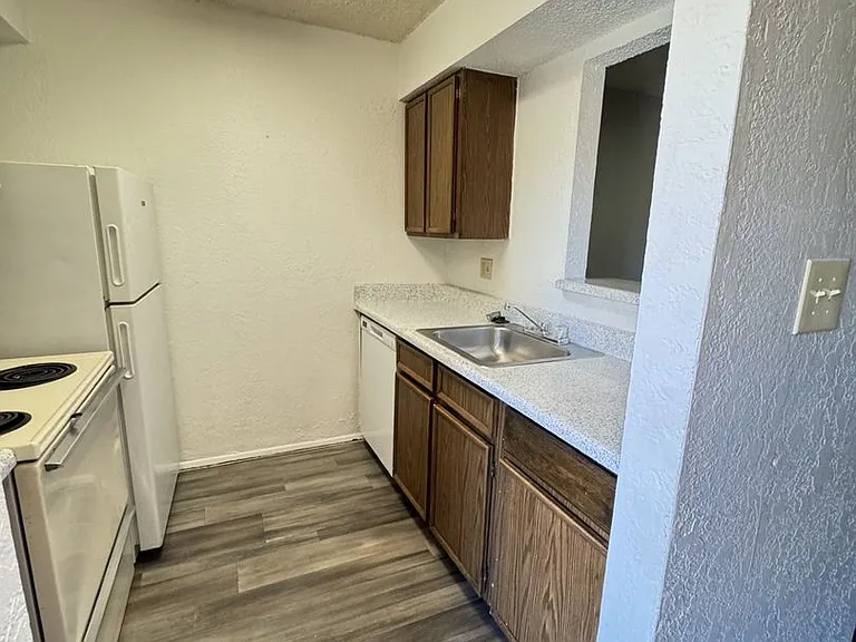 Pheasant Run Apartments — Photo 19
