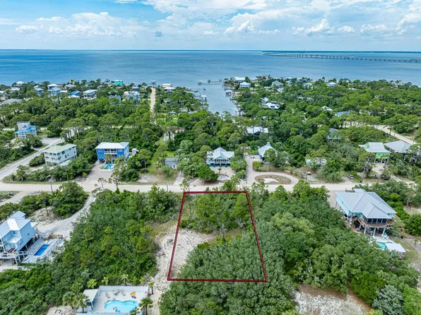632 W Pine Ave, Eastpoint, FL 32328
