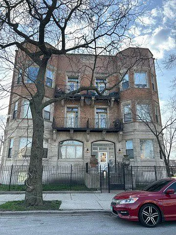 5014 S King Dr APT 3E photo 1