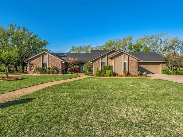 2408 Sunup Dr, Clinton, OK 73601