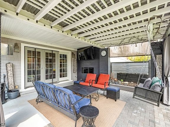 3rd image of 28 Hopson Ave