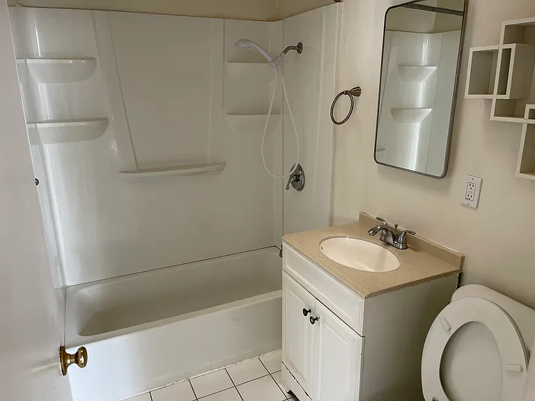 928 Adams St #4 — Photo 14
