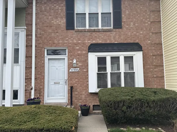 37398 Charter Oaks Blvd, Clinton Township, MI 48036