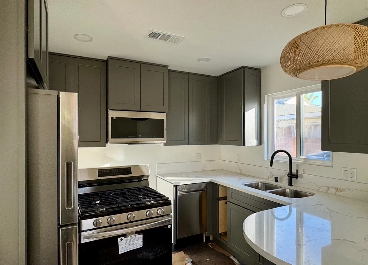 2 bed, 820 sqft, $2,799 — Photo 2