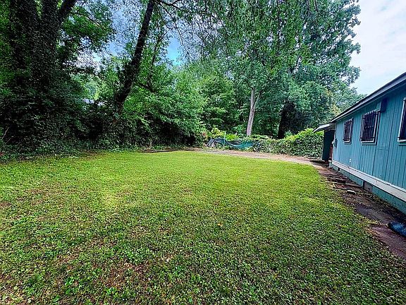 3rd image of 975 Natham Dr SE