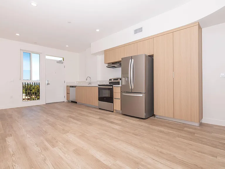 Woodlake Apartments — Photo 39