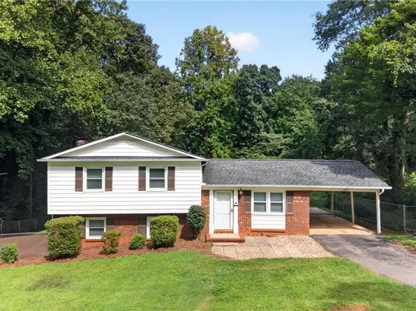 1647 Banbridge Rd, Kernersville, NC 27284