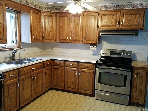 3rd image of 38 Joanne Ln