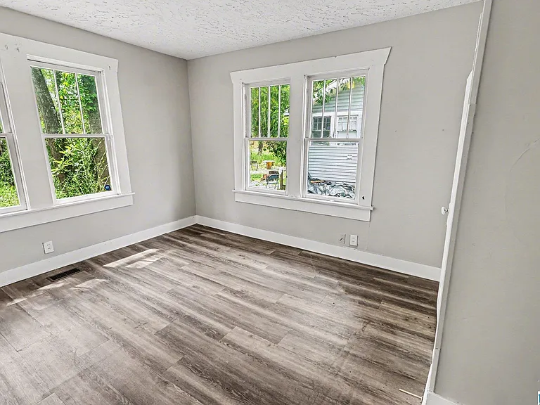1447 Wharton Ave — Photo 8