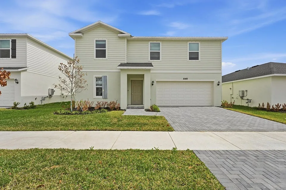 5 bed, 3.5 bath, 2451 sqft, $2,800 — Photo 1