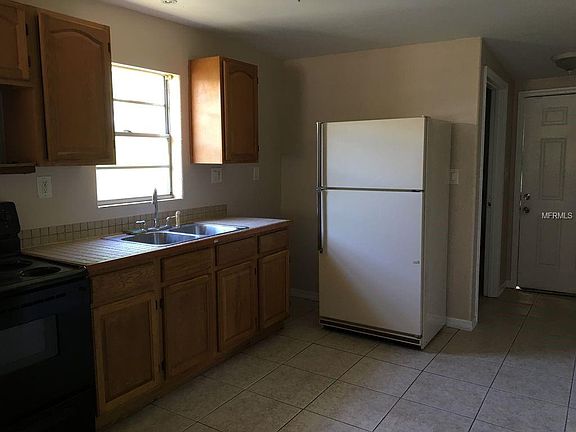 5th image of 349 N Myrtle Ave