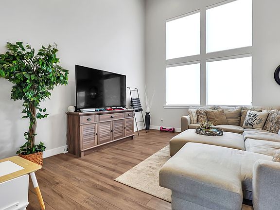 4th image of 2269 E Woodbury Ln