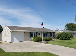 1959 Newcomer Dr, Galesburg, IL 61401