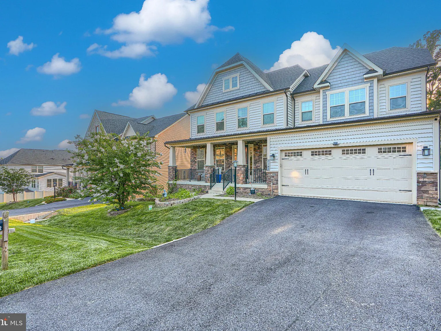 5 bed, 5.0 bath, 5276 sqft, $4,600 — Photo 2