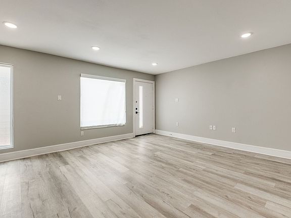 3rd image of 4915-4921 Bryan St #207