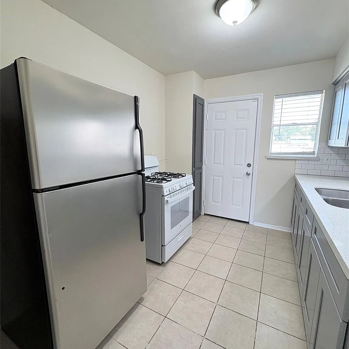 2 bed, 1.0 bath, 1485 sqft, $1,200 — Photo 3