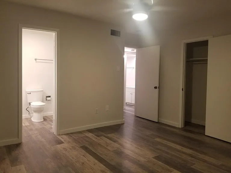 3437 Lovers Ln #C — Photo 12