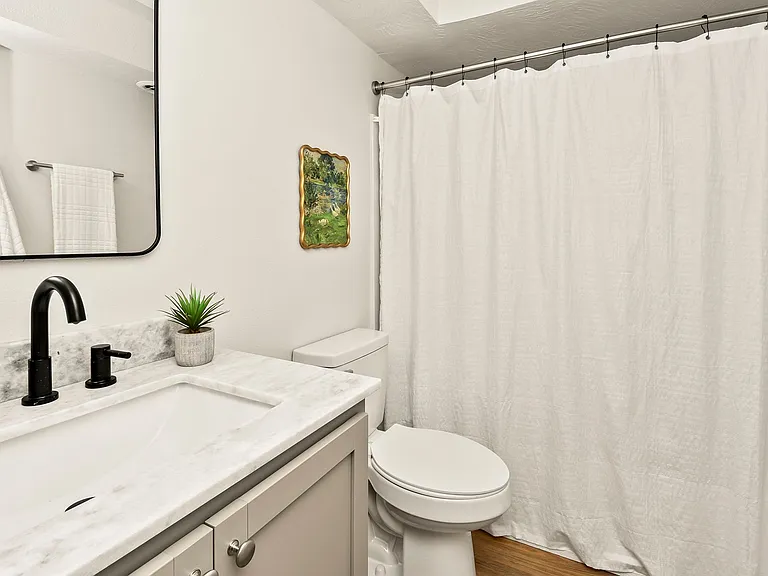 2035 S Florence Ave — Photo 36