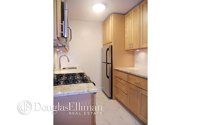 Rented by Douglas Elliman | media 14