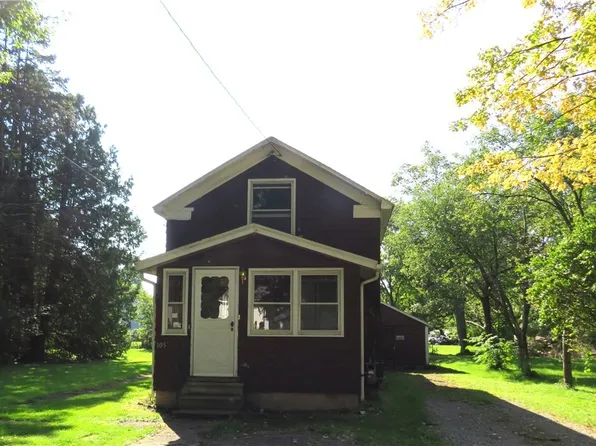 105 W Park St, Canastota, NY 13032