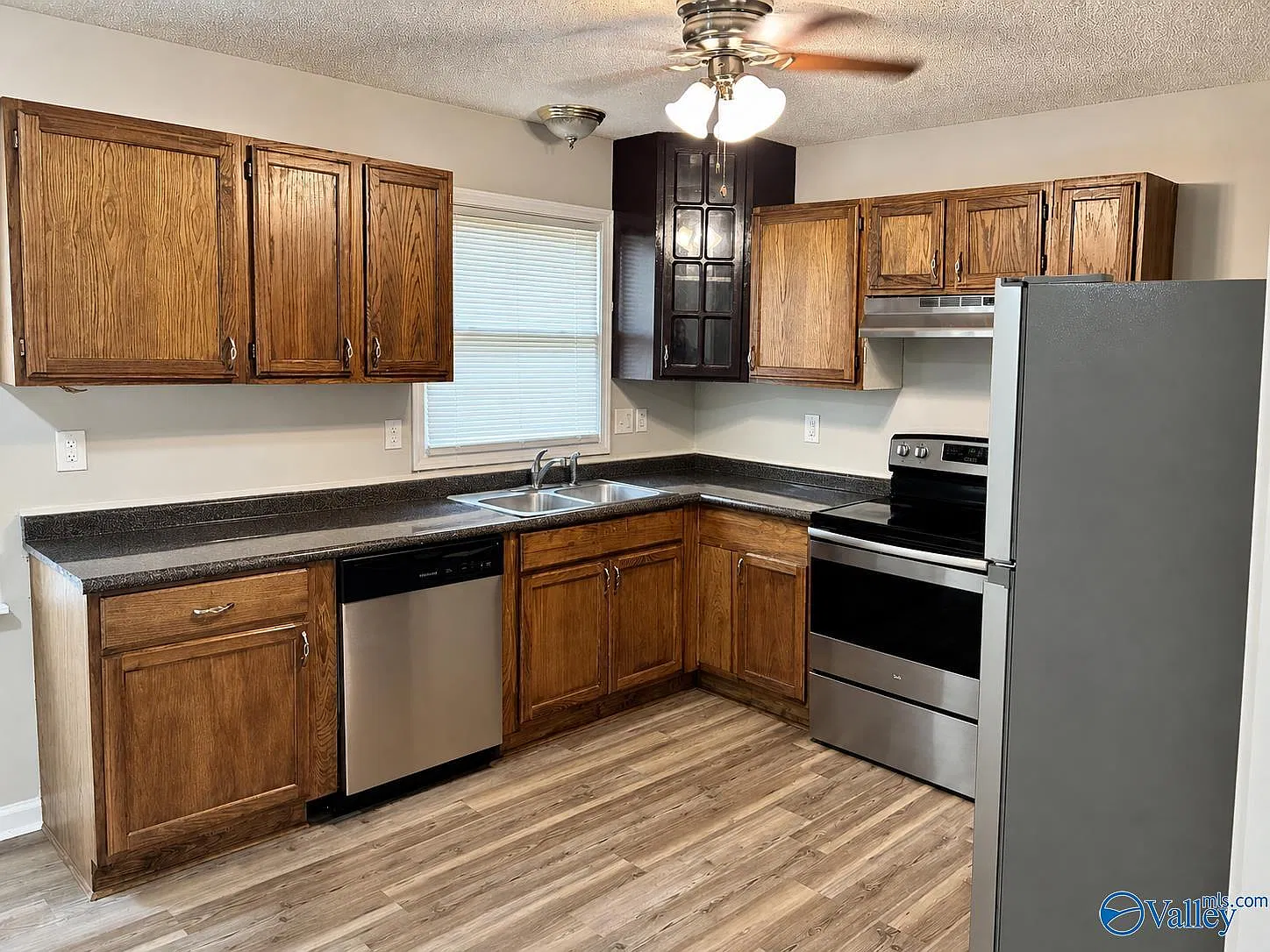 4 bed, 2.0 bath, 1448 sqft, $1,450 — Photo 4