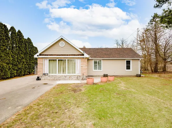 1807 S River Rd, Janesville, WI 53546